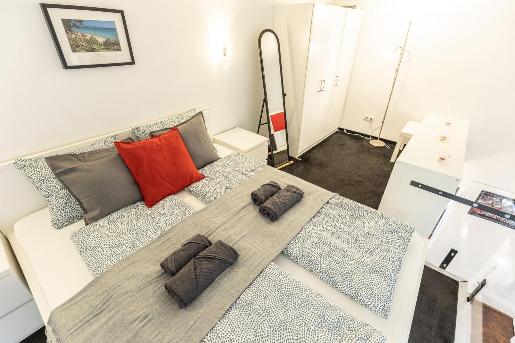 Red Fusion Apartment *