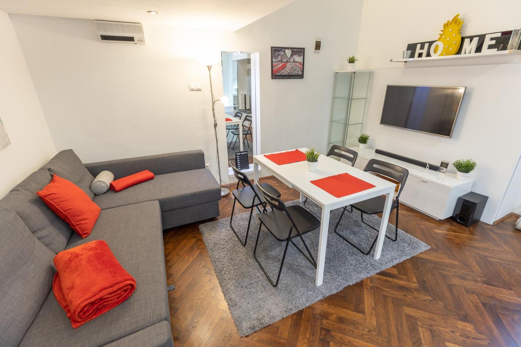 Red Fusion Apartment *